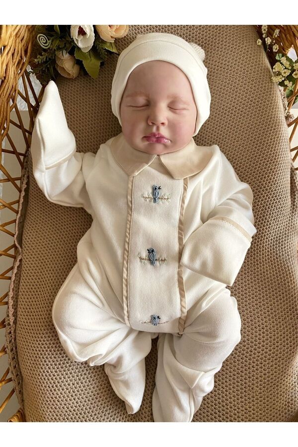 Mama Miel Baby El İşlemesi Mavi Kuşlu Sütlü Kahve Kumaş Detaylı Erkek Yenidoğan Tulum ve Şapkası