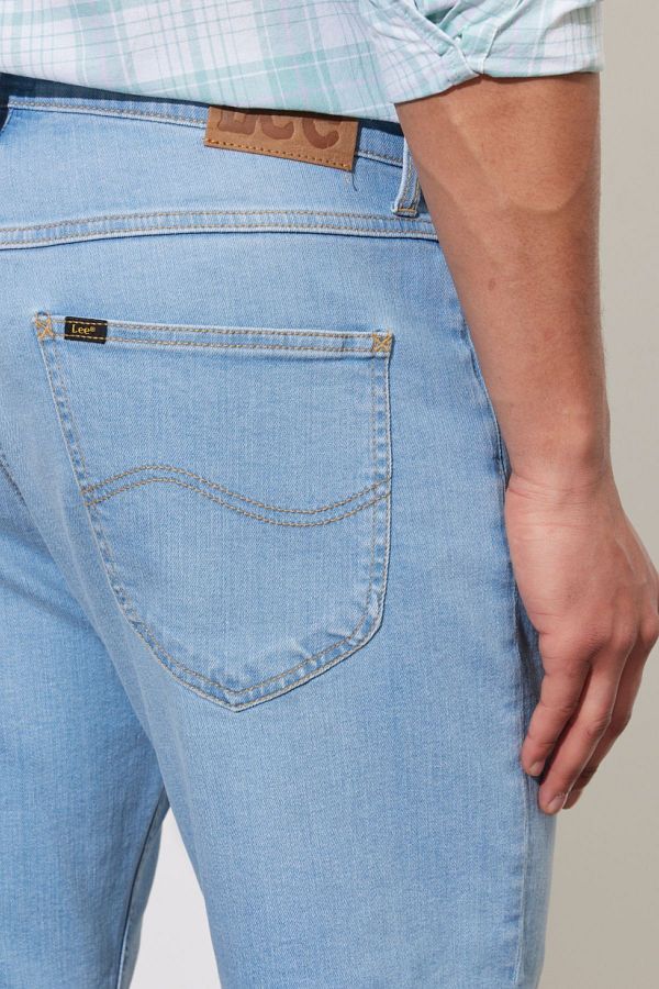 Lee-Pantaloni scurți din denim elastic - Potrivire obișnuită, croială obișnuită, talie obișnuită 1