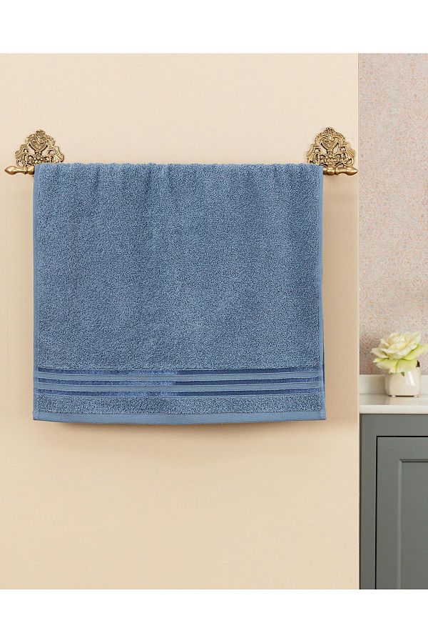 Madame Coco-Maynor Border Fluffy Face Towel 1