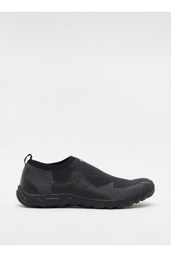 Dash-Textured Slip-On Walking Shoes with Cushioning 1