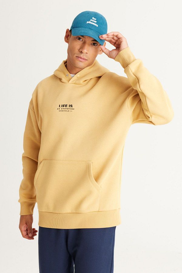 AC&Co / Altınyıldız Classics-Senfgelbes Sweatshirt für Herren mit Oversize-Passform und lockerem Schnitt, Kapuze, Fleece-Innenseite, 3-fädige Baumwolle 1