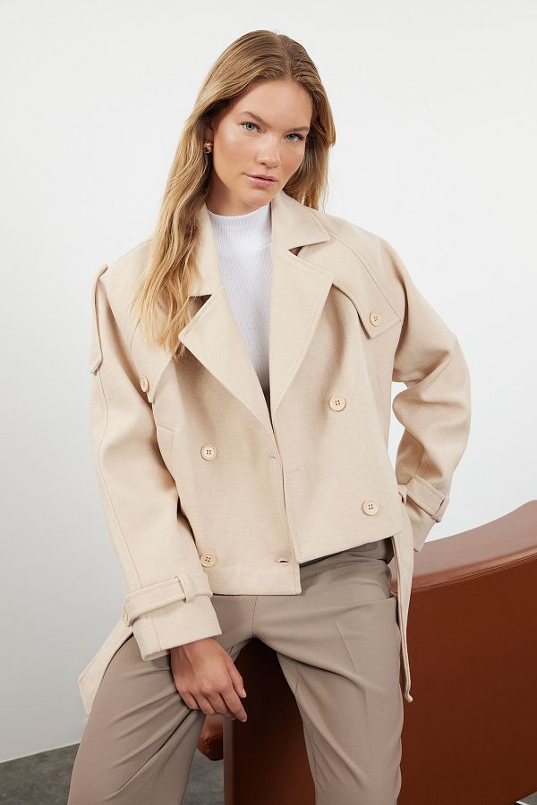 Kolekcia Trendyol-Mäkká textúrovaná norková sezónna krátka oversize bunda s kašou 1