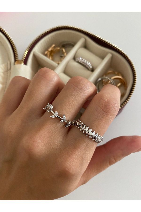 Ring stud hotsell