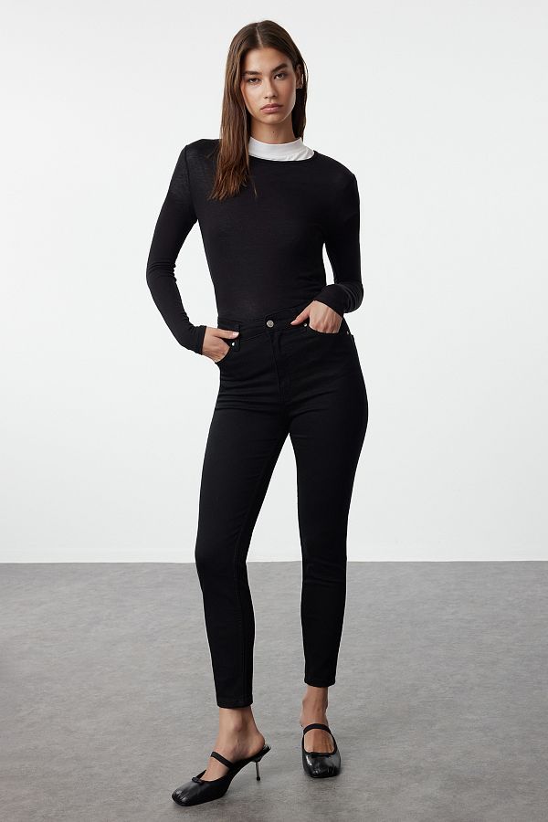 Trendyol Collection-Nieblaknące czarne obcisłe spodnie z wysokim stanem TWOSS19LR0279 1