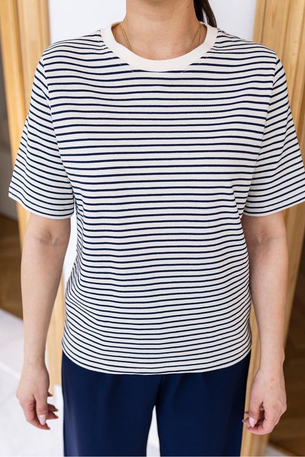 Askı Nişantaşı-T-shirt z bawełnianej tkaniny w paski w kolorze ecru-granatowym 1