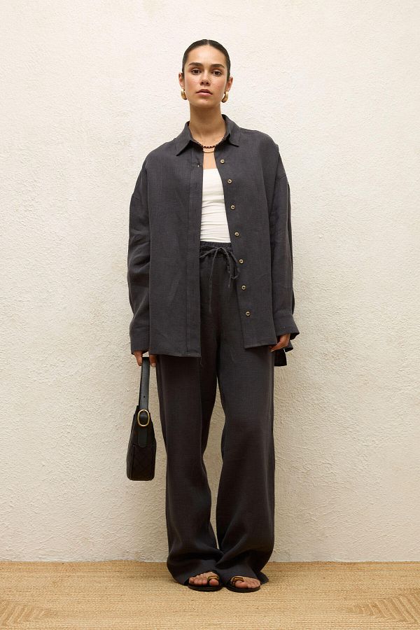 Manuka-Anthracite Linen Oversize Shirt - Buttoned 1