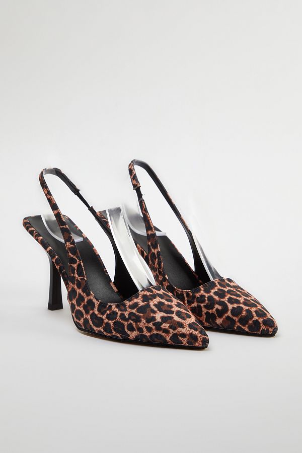 TRENDYOL SHOES-Braune Damenschuhe mit spitzem Zehenbereich und Leopardenmuster TAKSS24TO00018 1