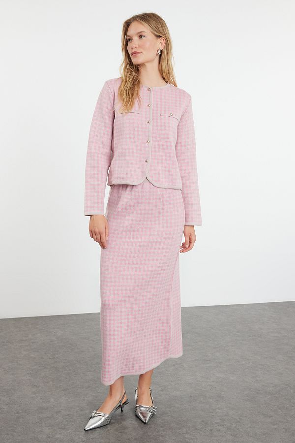 Trendyol Modest-Set tricotaje roz pentru partea de sus și de jos - model în carouri TCTAW25US00057 1