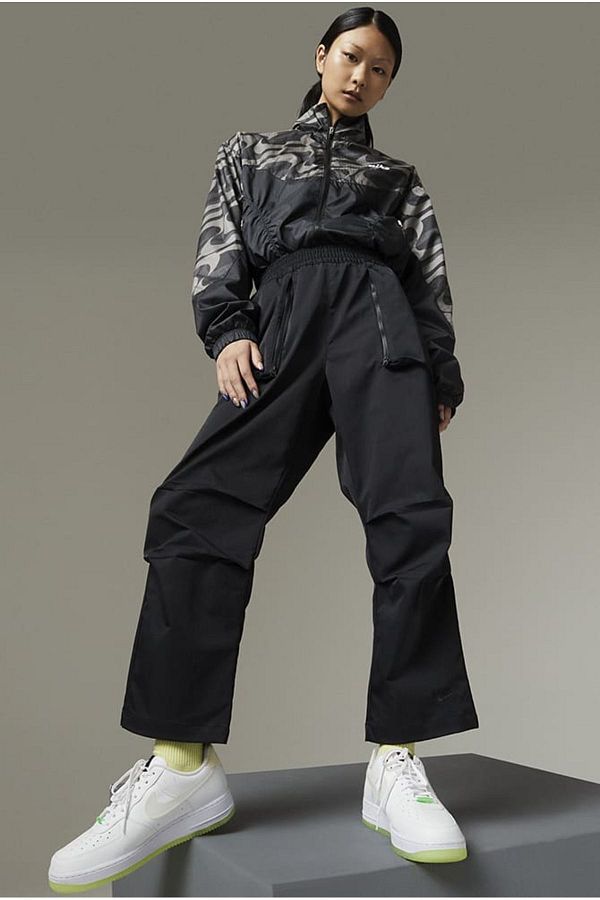 Nike sportswear tech pack women's woven pants clearance