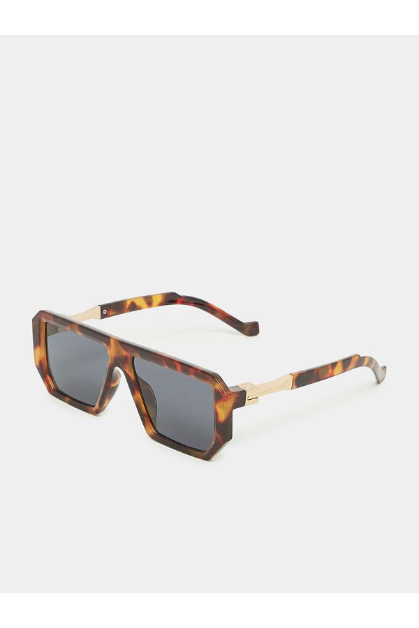 Styli-Tortoise Wide Frame Rectangle Sunglasses 1