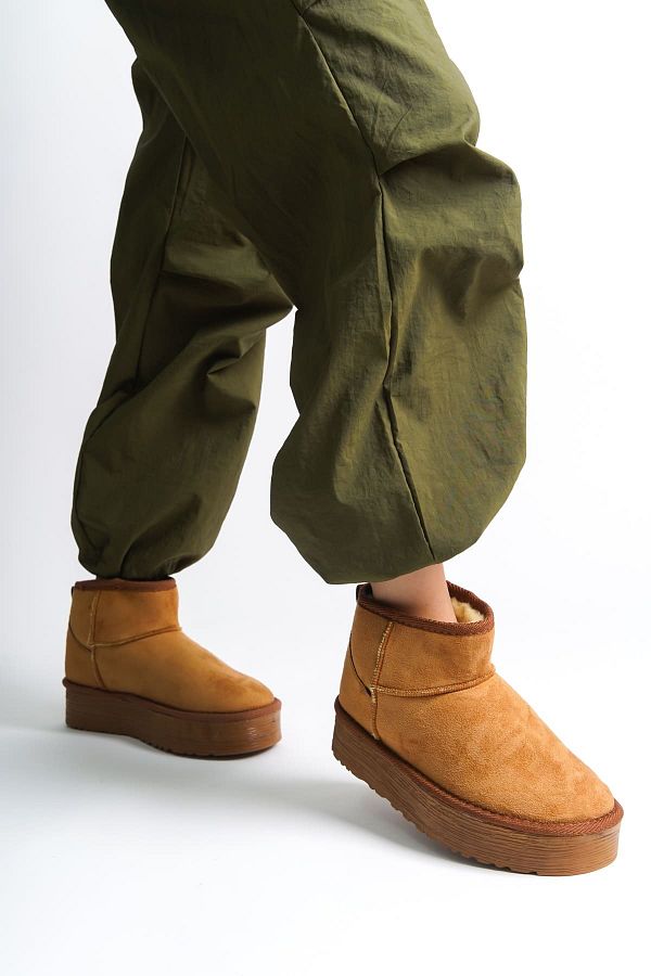 K G foot rest Clz948 Short Suede Women s Boots Laceless Flat and Thick Sole Fur Inside Tt Tan Trendyol