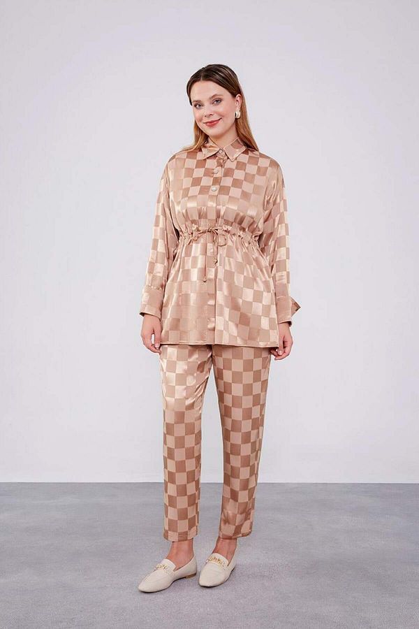 Levidor-Jacquard Camel Checkerboard Patterned Double Set 1