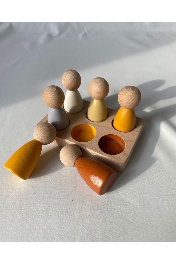 tiny wood-Peg Doll and Tray Matching Set of 6 Human Figures 1