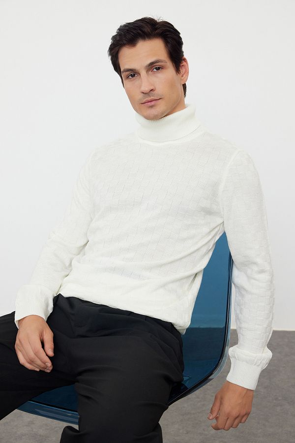 Trendyol Collection-Ecrufarbener Herren-Strickpullover mit Rollkragenpullover TMNAW20VK0004 1