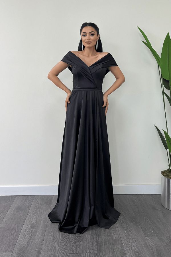 Boat neck evening gown 2025