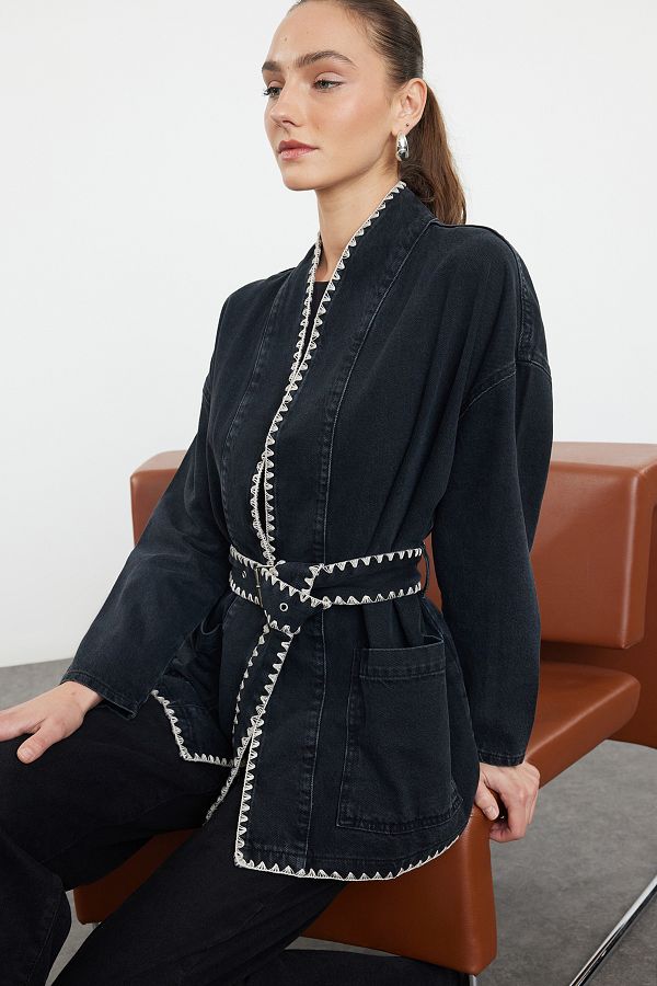 Trendyol Collection-Czarna, oversize'owa kurtka jeansowa z paskiem - TWOAW25CE00024 1