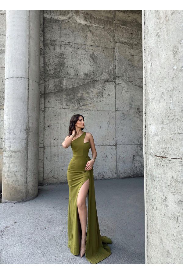 Evening gown with tail sale