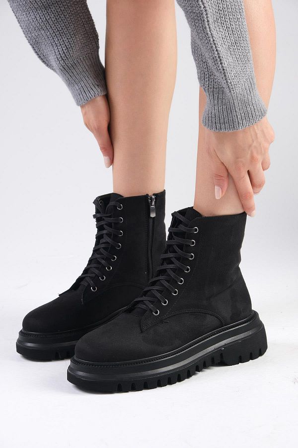 Mio Gusto-Zamszowe, sznurowane i zapinane na zamek buty damskie Alex w kolorze czarnym, na grubej podeszwie 1