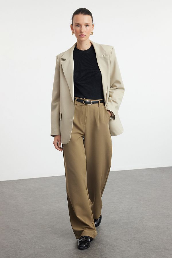 Trendyol Collection-Hose aus plissiertem Stoff mit hoher Taille und weitem Bein – Hellkhaki TWOAW21PL0076 1