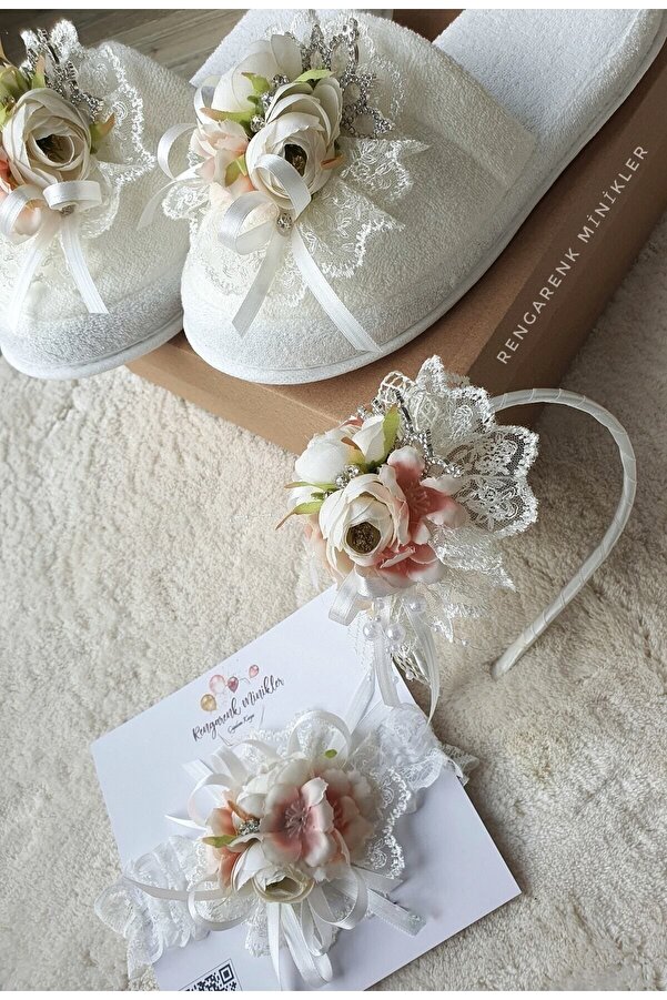 çiğdem kaya design Özel Tasarım Broş Taşlı Anne Bebek Lohusa Terlik Taç Takımı