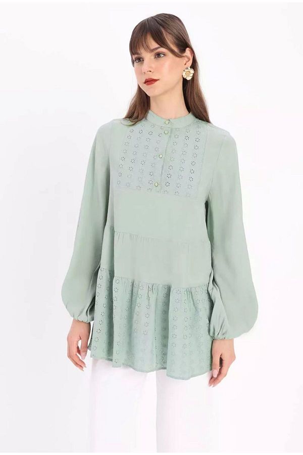 ALLDAY-Scalloped Half Placket Tunic 1