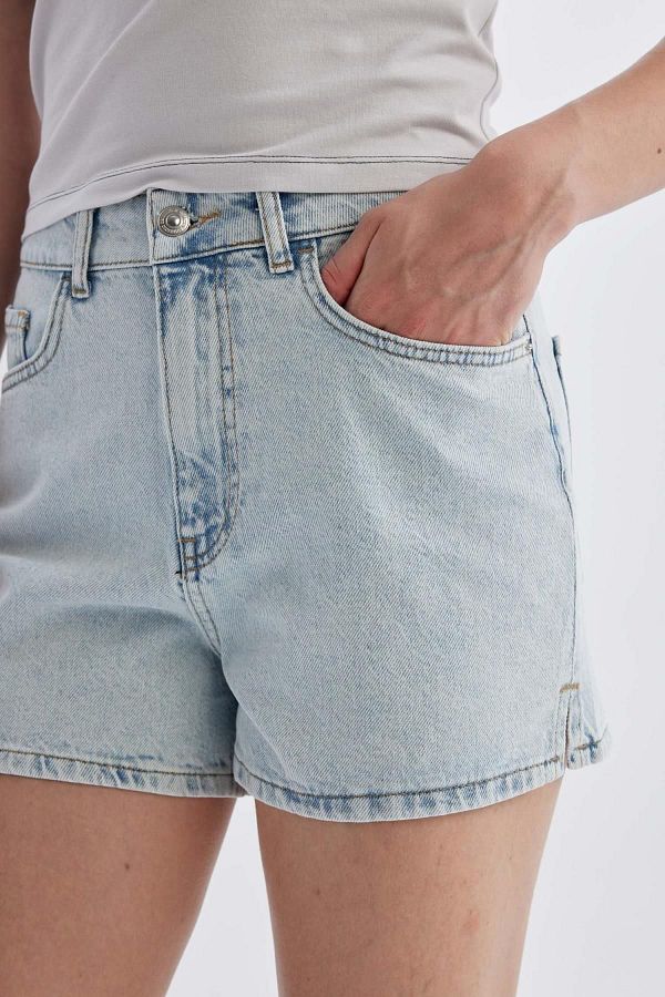 Defacto High Waist Mom Fit Skinny Leg Jean Shorts C0681AX24SM Trendyol