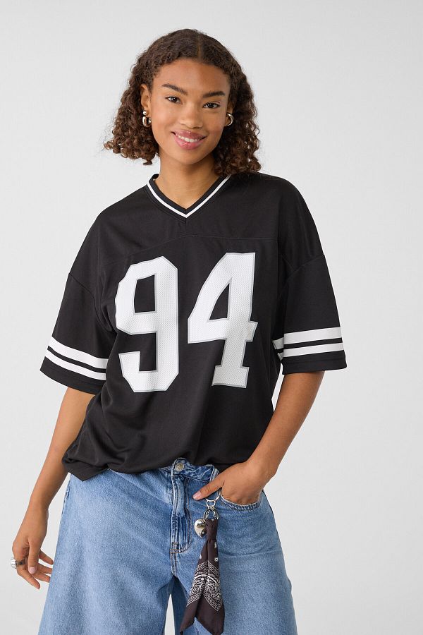 日本から完全撤退【 Stradivarius 】Tシャツ Stradivarius Oversize T-Shirt with Number Pattern- Trendyol
