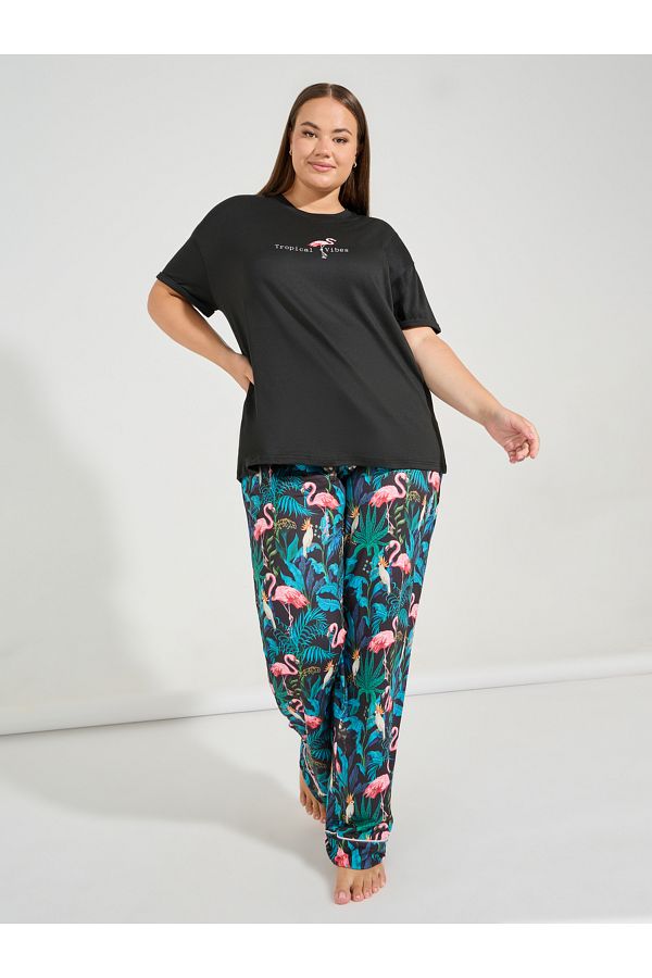 Styli-Plus Size Flamingo Print T-Shirt with Piped Hem Pyjama Set 1