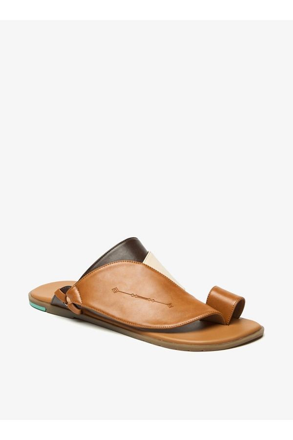 Al Waha-Colourblock Slip-On Arabic Sandals with Toe Loop Detail 1