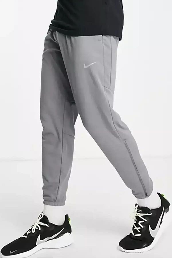 Nike sports joggers new arrivals