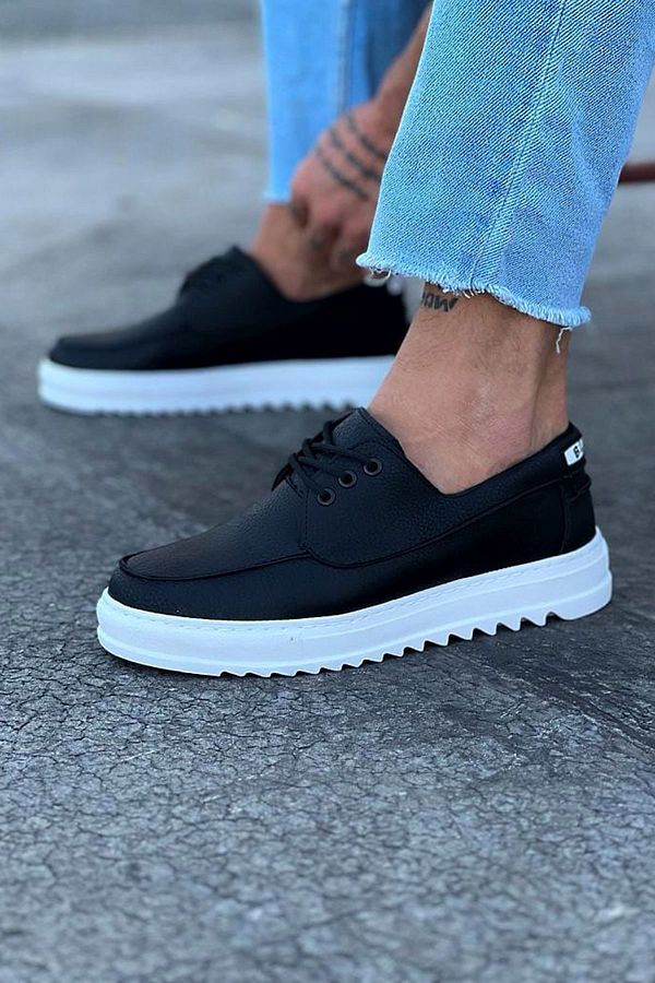 Blue and white saddle shoes 2025