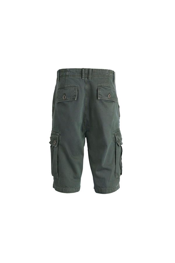 Cargo shorts bad 2025