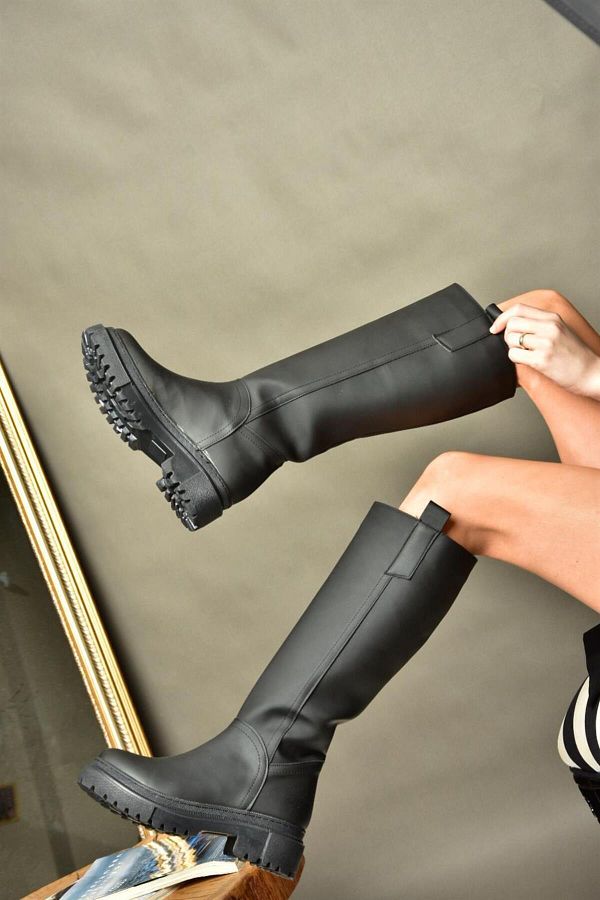 Fox Shoes-R973201109 Schwarze Damenstiefel mit dicken Sohlen 1