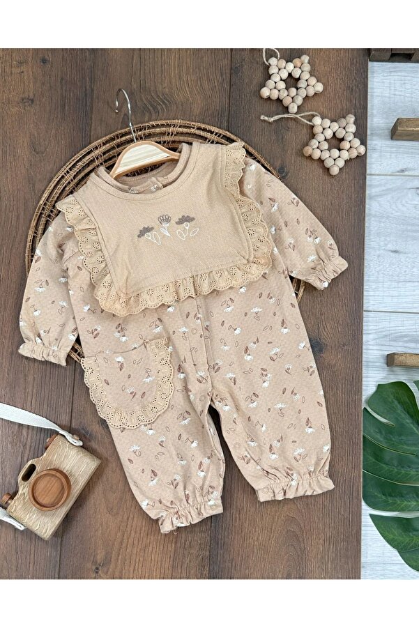 Bolly Baby Müslin Kumaş Güpür Detaylı Önlüklü Çıtçıt Kapama Çiçek Desen Kız Bebek Tulum