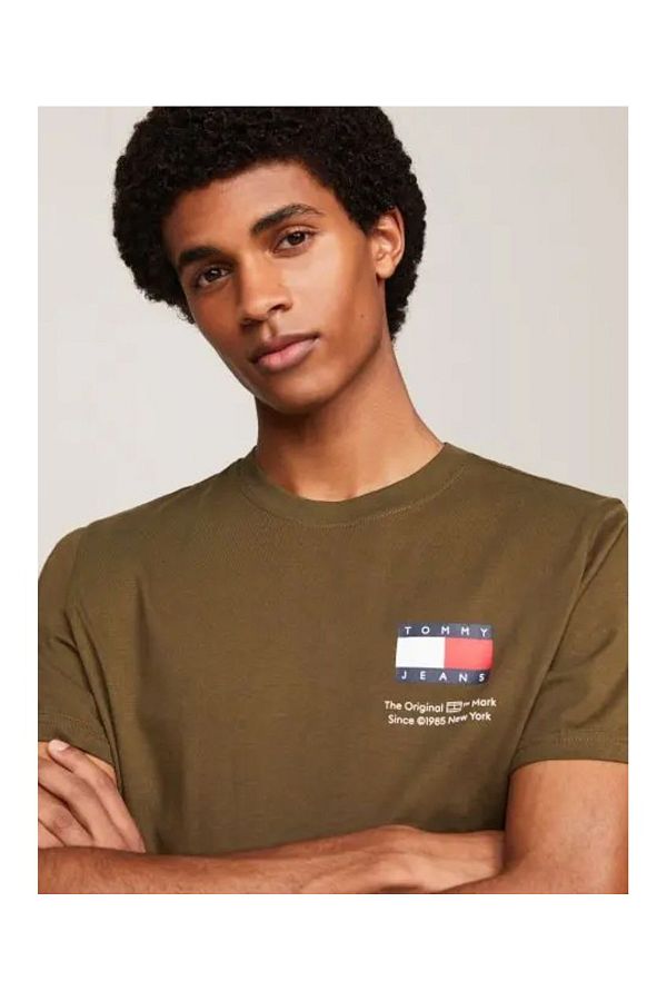 Tommy Hilfiger Olive Green Essential Slim Fit Men s Flag T Shirt Trendyol
