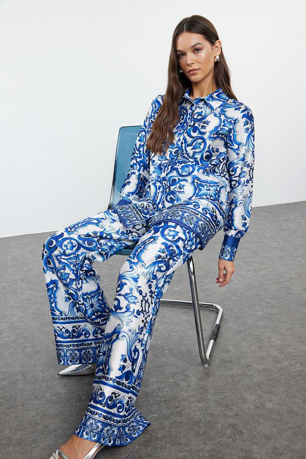 Trendyol Modest-Szatén szőtt kék mintás felső és alsó készlet - TCTAW25US00081 1