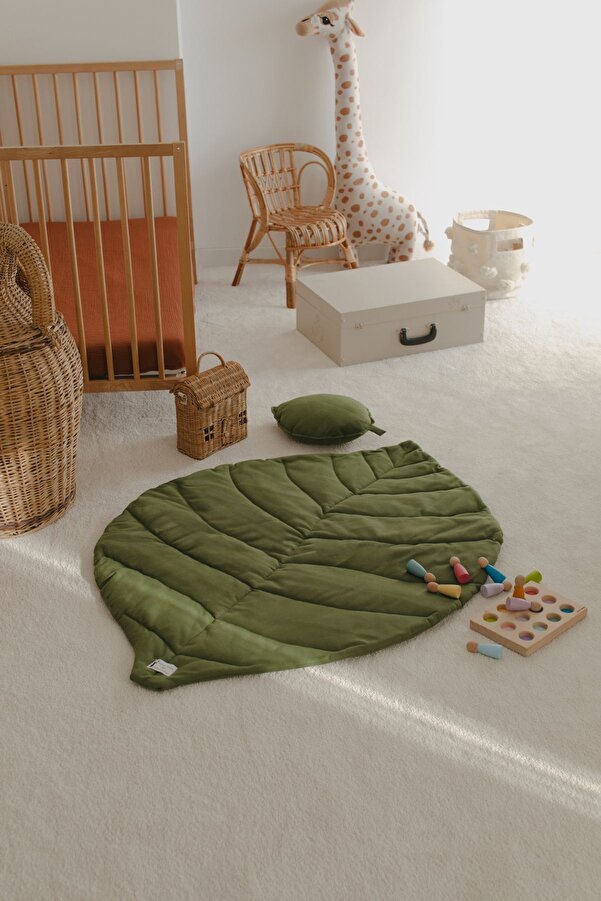 Dear Deer Love Oyun Halısı Pine Leaf Yaprak Minder