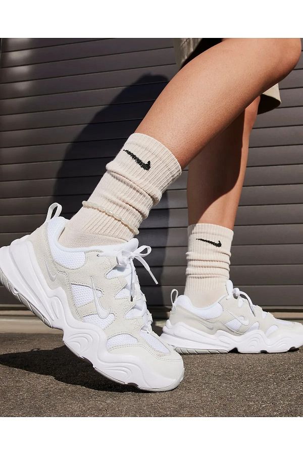 Nike-Tech Hera Unisex Walking Shoes - Sportie 1