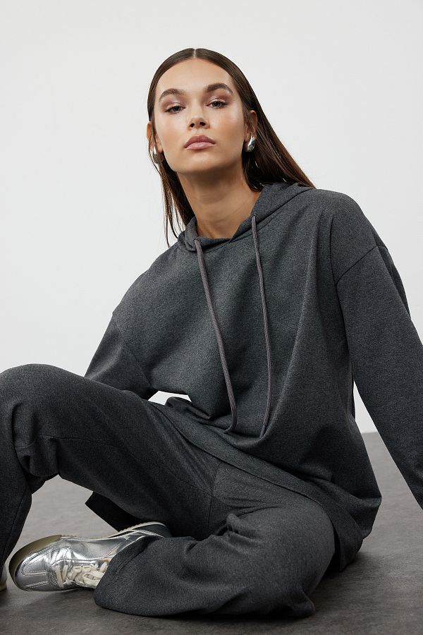 Trendyol Modest-Übergroßes Trainingsanzugset aus Strick mit Kapuze in Anthrazit - TCTAW22EN0005 1