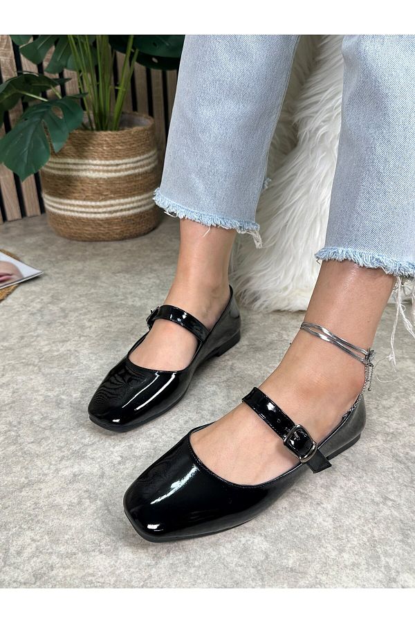 Stylish black flat shoes store