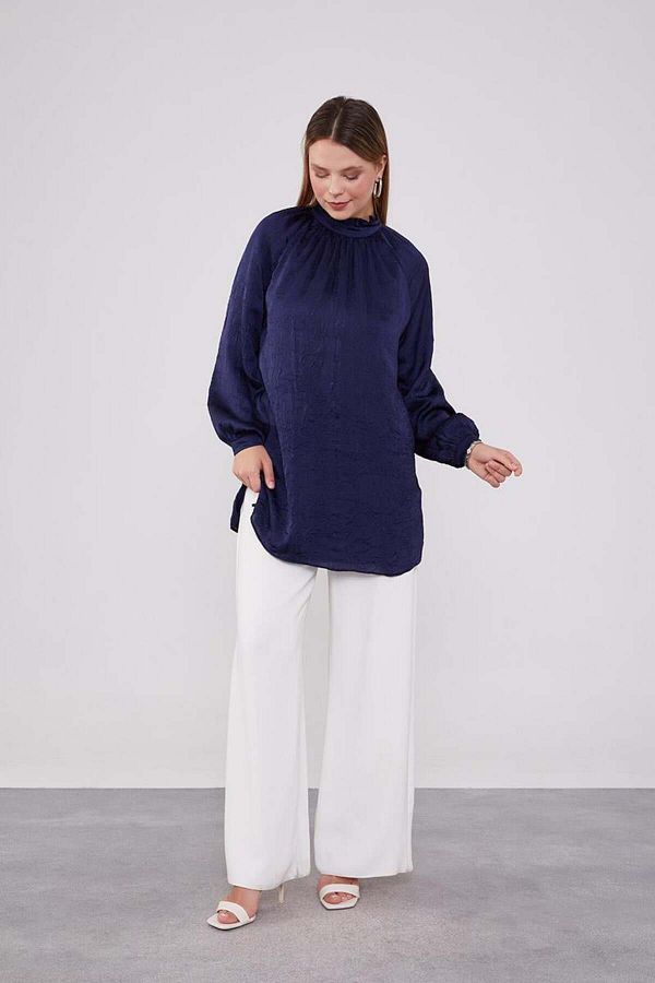 Levidor-- Model Tunic with Burnout from the Collar to the Front 1