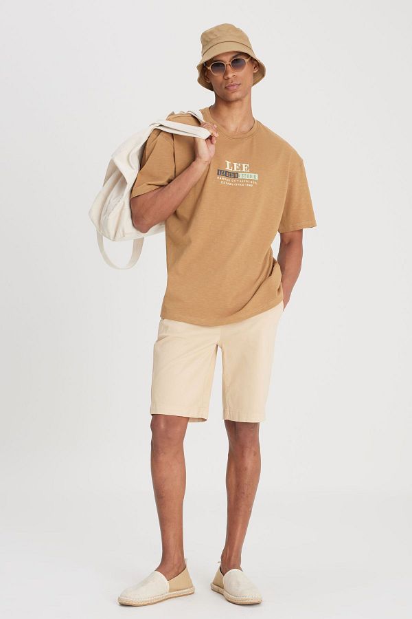 Lee-Braunes T-Shirt mit Rundhalsausschnitt aus 100 % Baumwolle mit normaler Passform 1
