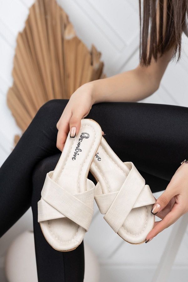 Strapped slippers outlet
