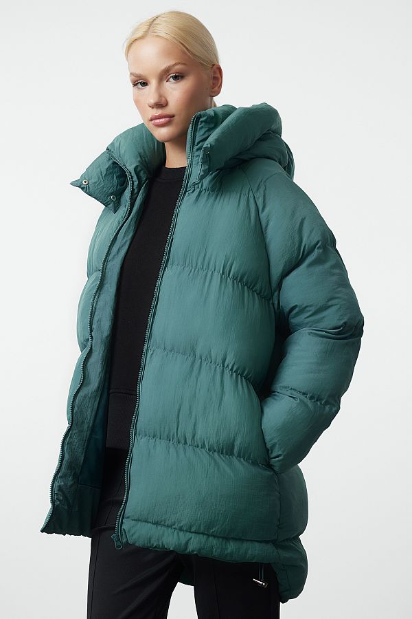 Trendyol Collection-Übergroße grüne Pufferjacke – Kapuze und wasserabweisend, Winter – TWOAW23MO00193 1