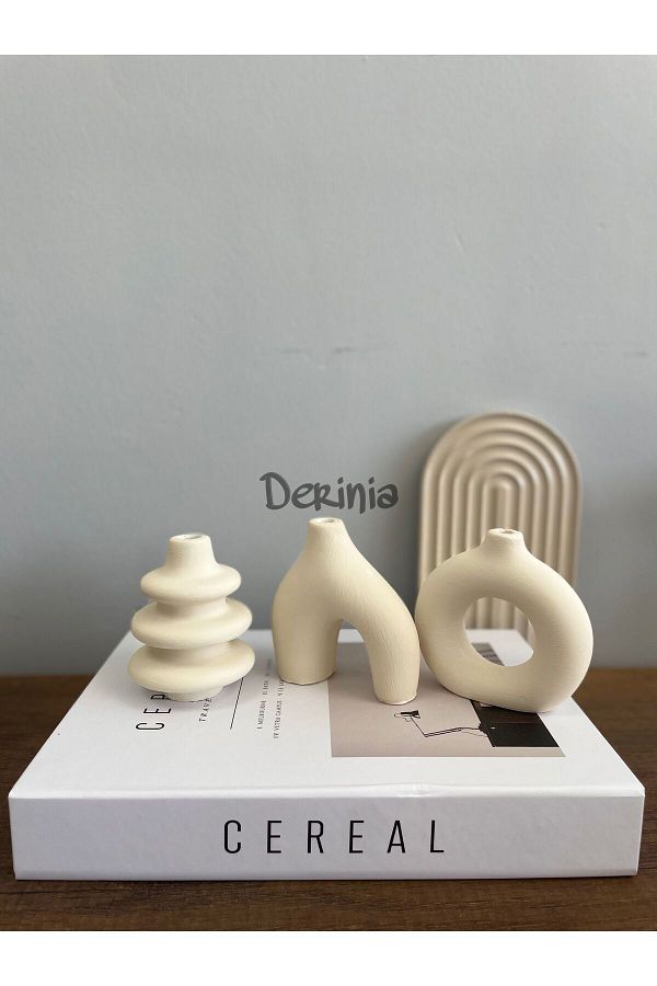 Derinia-Set of 3 H&M Vases 1