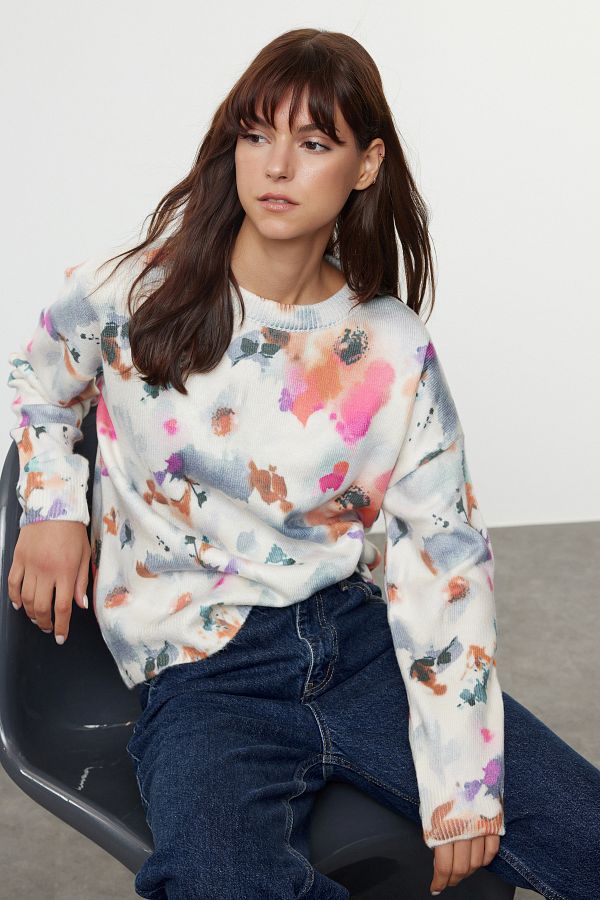 Trendyol Collection-Weicher, strukturierter, ecrufarbener Strickpullover mit Blumenmuster – TWOAW25KZ00237 1
