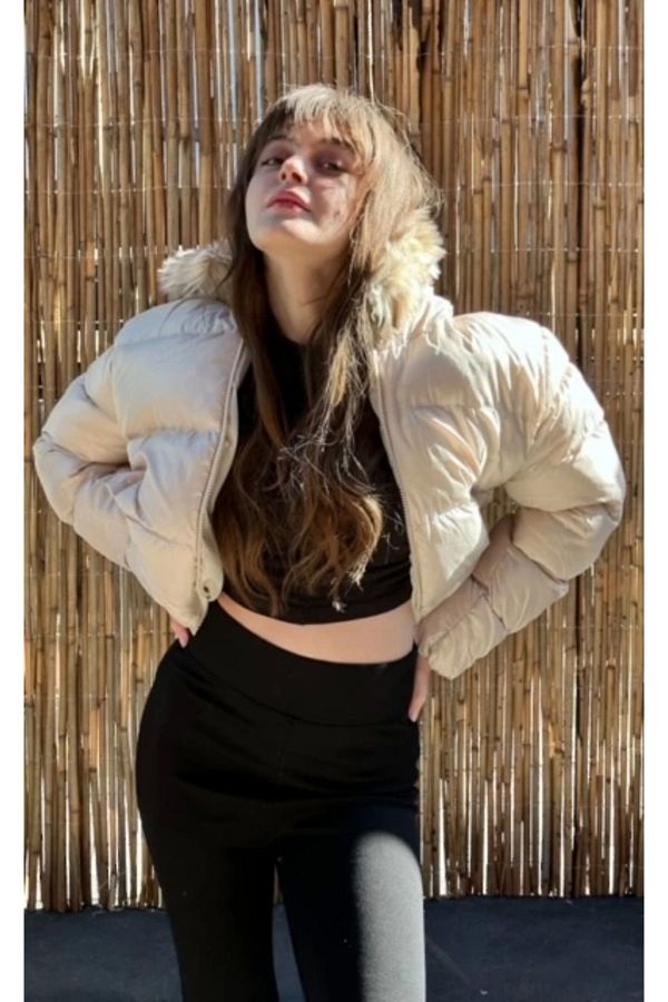 ayakuydur-Women's Cream Hooded Puffer Jacket 1