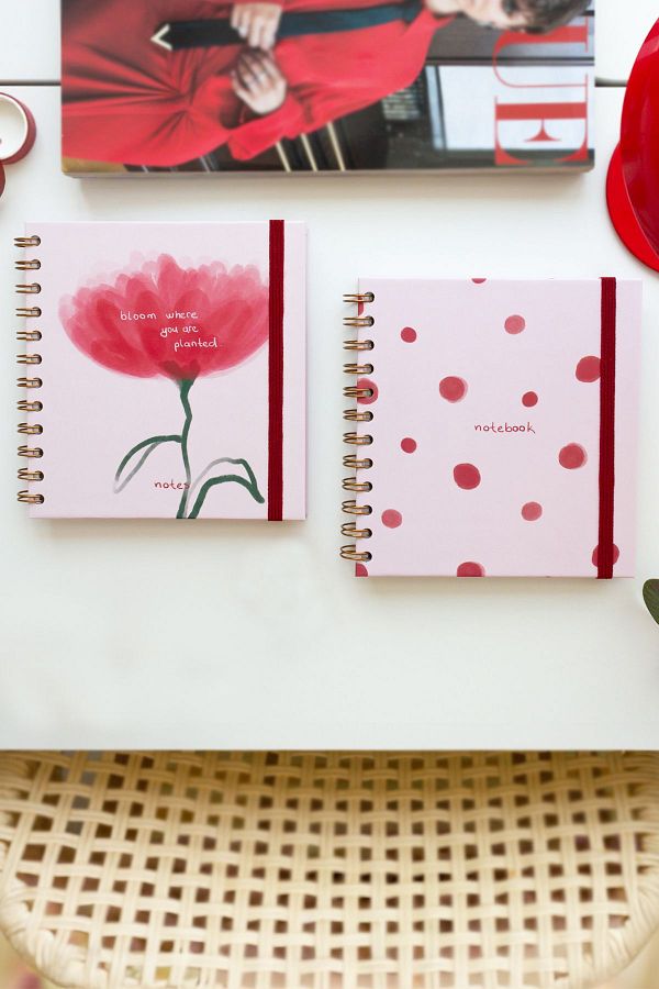 Matt Notebook-طقم مكون من قطعتين بمظهر مربع مقاس 15 × 15 سم - مفكرة غير مؤرخة مخططة حلزونية ونقاط زهور 1