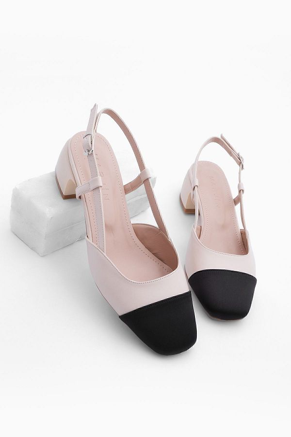【I AM MARI】Las N Square Middle Heel Mary Janes with square heel in black patent leather