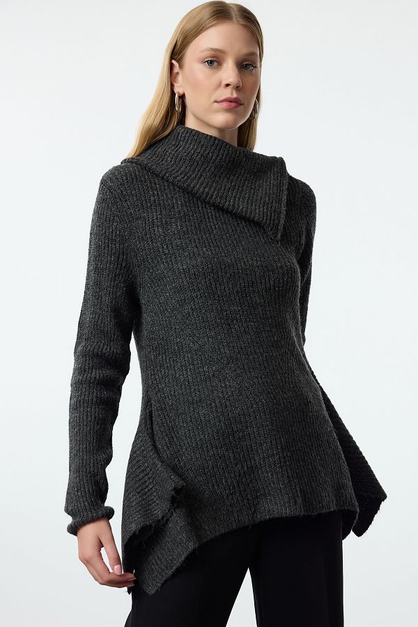 Trendyol Collection-Asymetryczny kołnierz - rozpinany sweter z dzianiny w kolorze antracytowym TWOAW25KZ00066 1